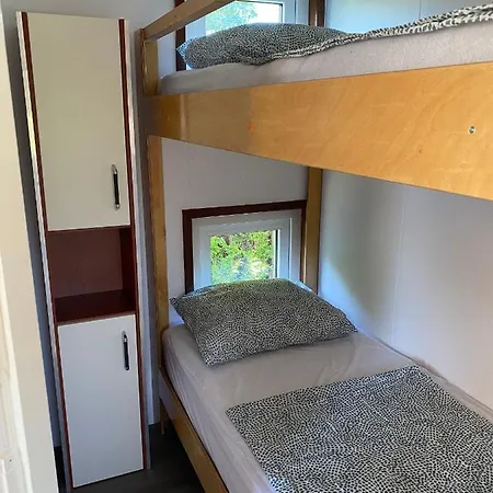 Rustig Liggend Chalet Op Recreatiepark De Rhederlaagse Meren シャレー *