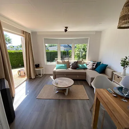 シャレー Rustig Liggend Chalet Op Recreatiepark De Rhederlaagse Meren *