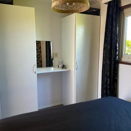 Rustig Liggend Chalet Op Recreatiepark De Rhederlaagse Meren Lathum