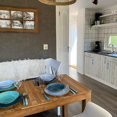 Rustig Liggend Chalet Op Recreatiepark De Rhederlaagse Meren Chalet *