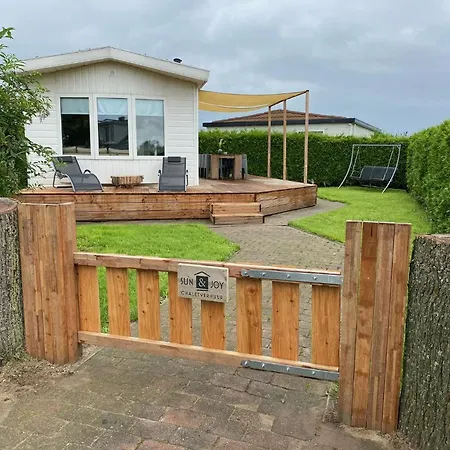 Rustig Liggend Chalet Op Recreatiepark De Rhederlaagse Meren Chalet Lathum