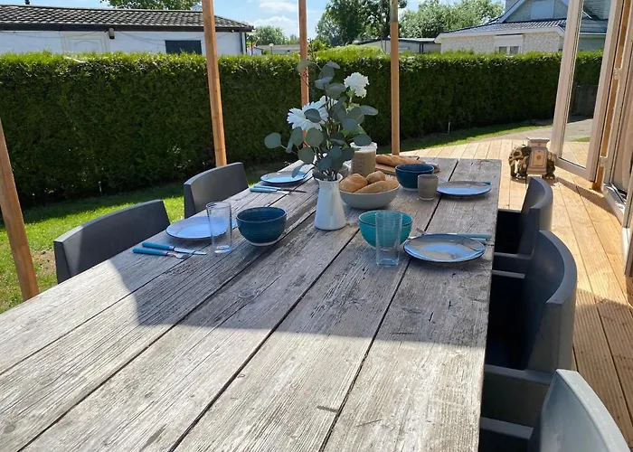 Chalet Rustig Liggend Chalet Op Recreatiepark De Rhederlaagse Meren *