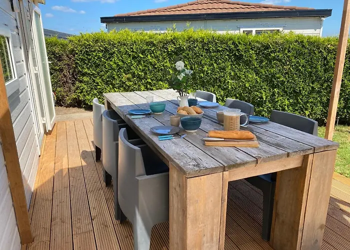 Rustig Liggend Chalet Op Recreatiepark De Rhederlaagse Meren