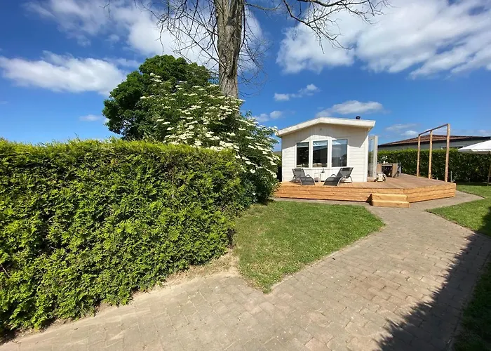 Chalet Rustig Liggend Chalet Op Recreatiepark De Rhederlaagse Meren Lathum