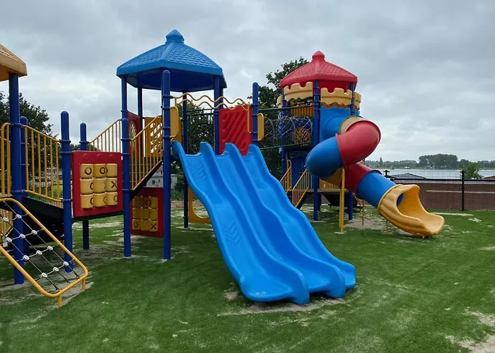 Rustig Liggend Chalet Op Recreatiepark De Rhederlaagse Meren * Lathum