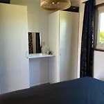 Rustig Liggend Chalet Op Recreatiepark De Rhederlaagse Meren Lathum