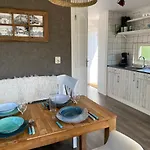 Rustig Liggend Chalet Op Recreatiepark De Rhederlaagse Meren Horská chata *