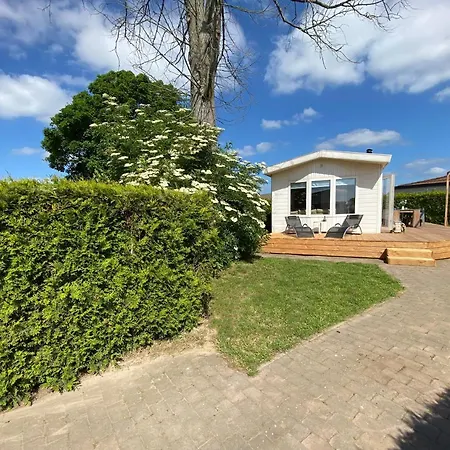 Chalet Rustig Liggend Chalet Op Recreatiepark De Rhederlaagse Meren Lathum
