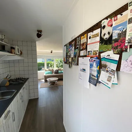 Rustig Liggend Chalet Op Recreatiepark De Rhederlaagse Meren Chalet Lathum