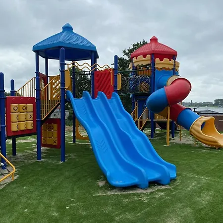 Rustig Liggend Chalet Op Recreatiepark De Rhederlaagse Meren * Lathum