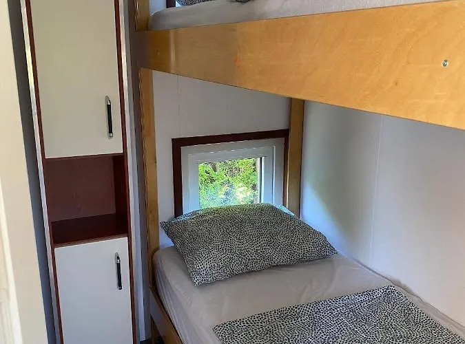 Rustig Liggend Chalet Op Recreatiepark De Rhederlaagse Meren Chalet *