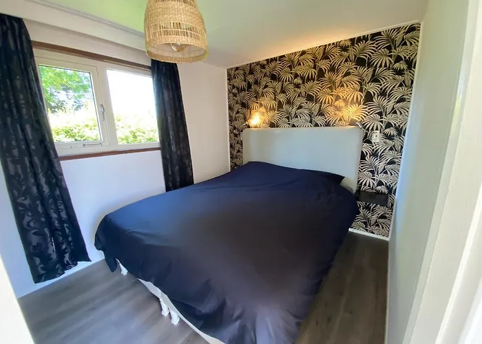 Chalet Rustig Liggend Chalet Op Recreatiepark De Rhederlaagse Meren